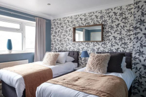 Dickens House- Modern & Elegant 3BR close to Gatwick